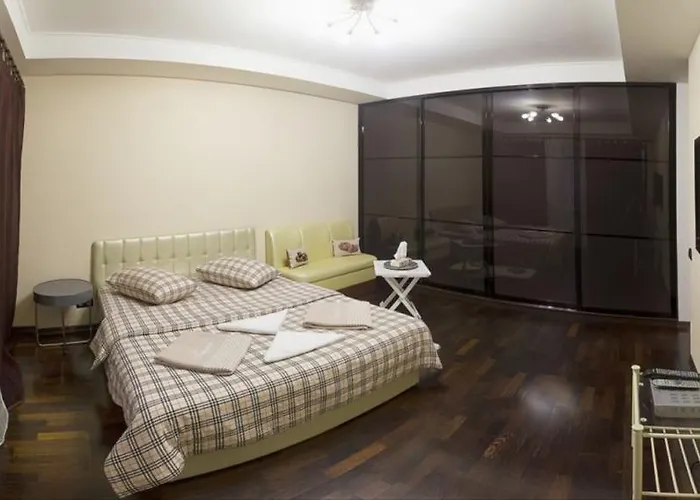Kyiv Downtown Apartment On Saksaganskogo Street 87